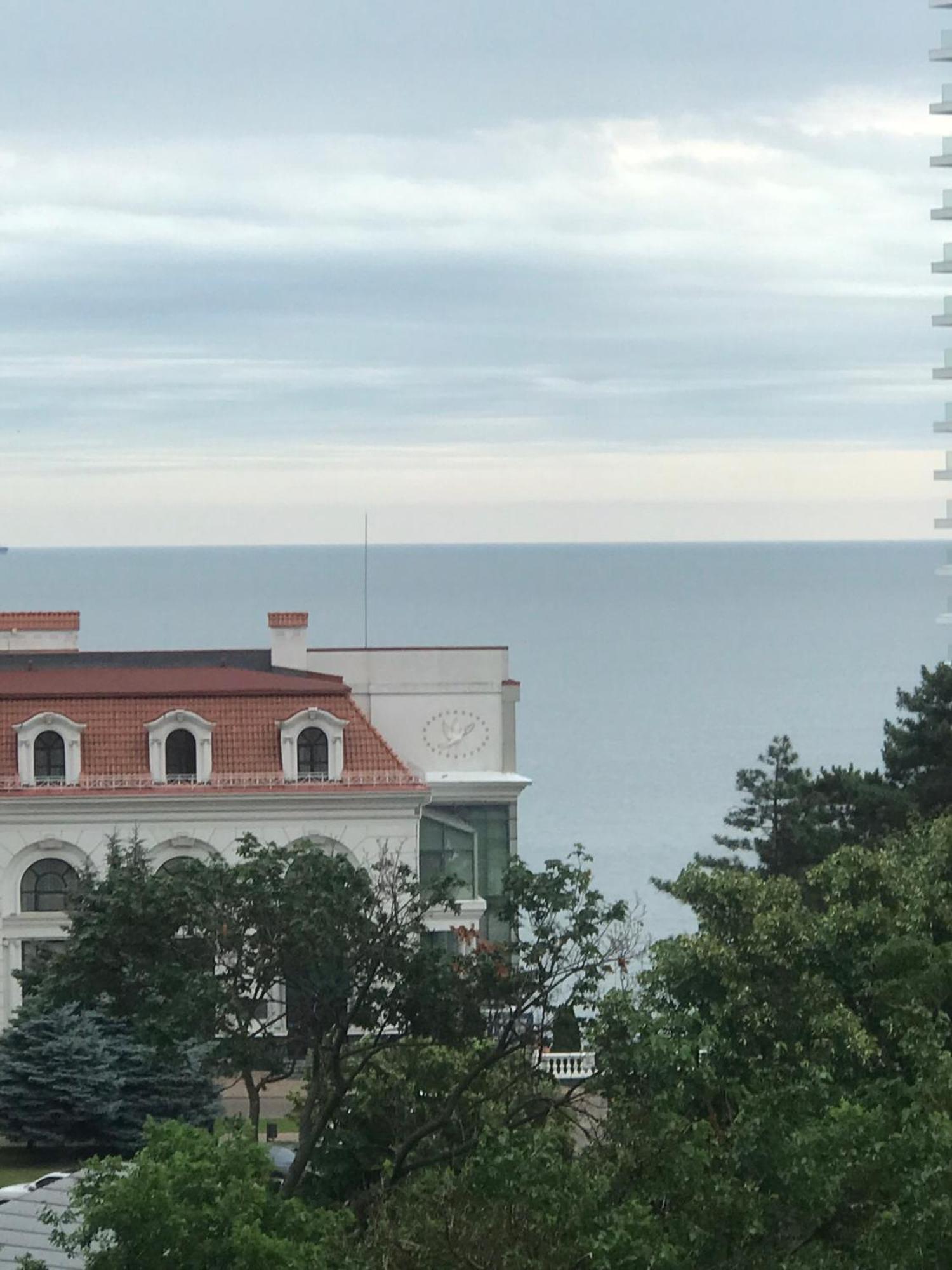 Спальня-Студия С Видом На Море И Парк 敖德萨 外观 照片